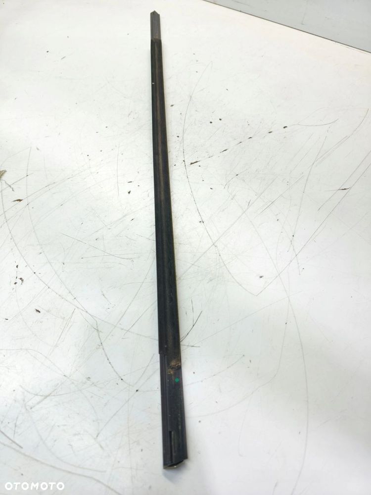LISTWA ZGARNIAJĄCA SZYBĘ DRZWI LEWY TYŁ CHROM AUDI A4 B9 8W0853763 - 2