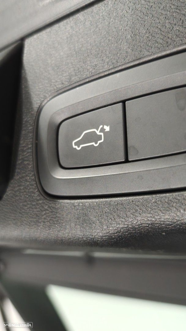 Volvo XC 60 2.0 T8 PHEV Momentum Plus AWD - 46