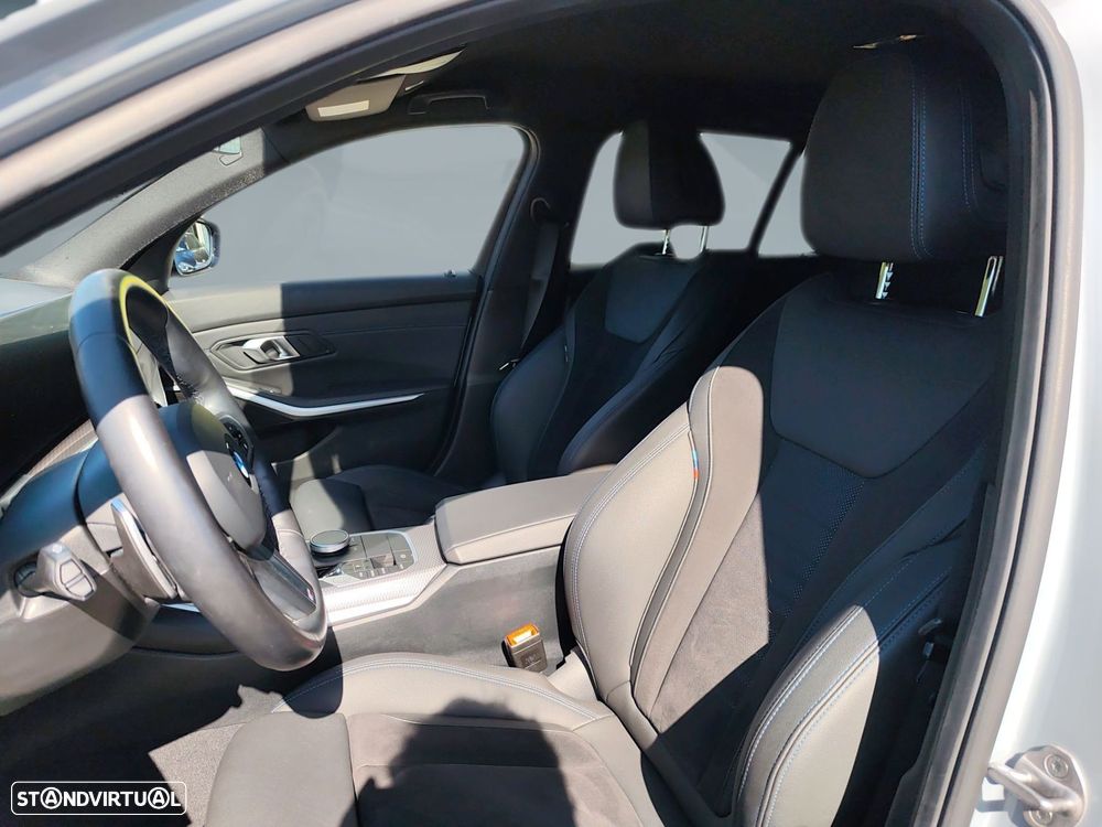 BMW 320 d Touring Pack Desportivo M Auto - 11