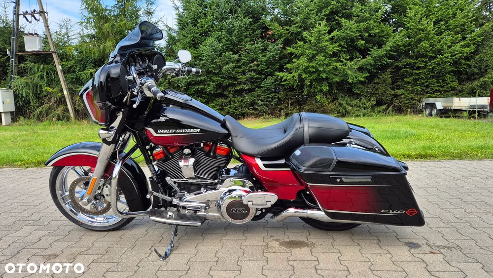 Harley-Davidson CVO Street Glide - 8