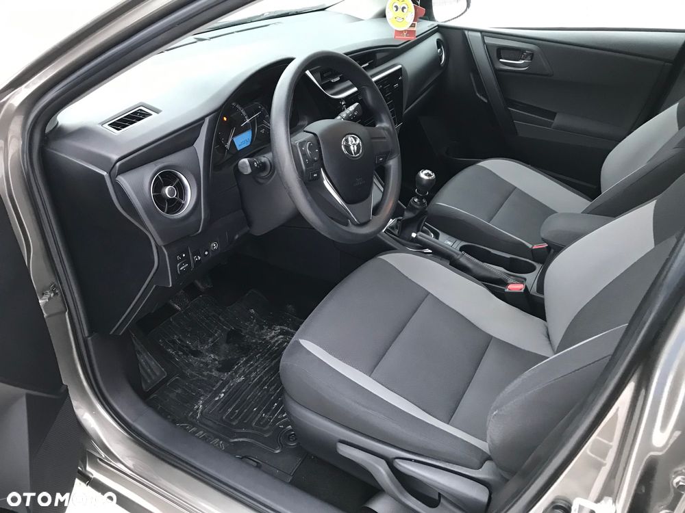 Toyota Auris - 11