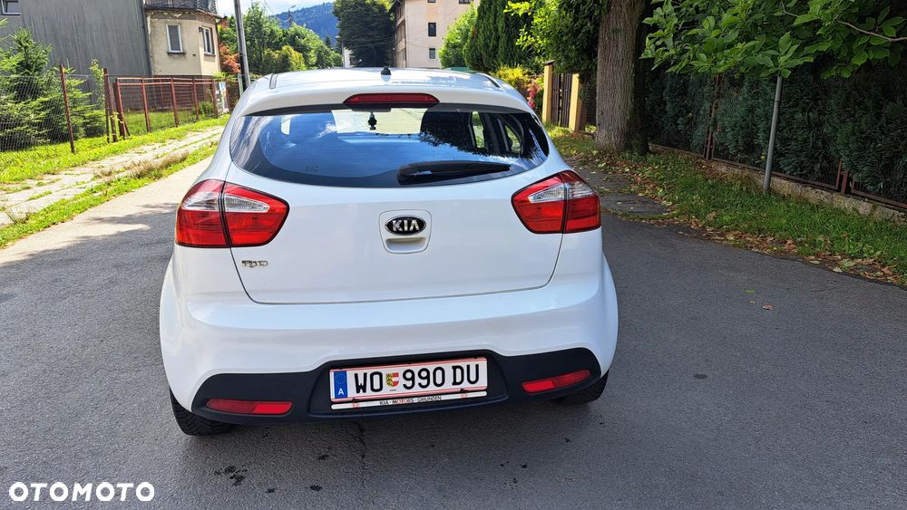 Kia Rio 1.2 L - 8