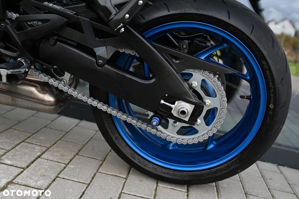 Suzuki GSX - 33