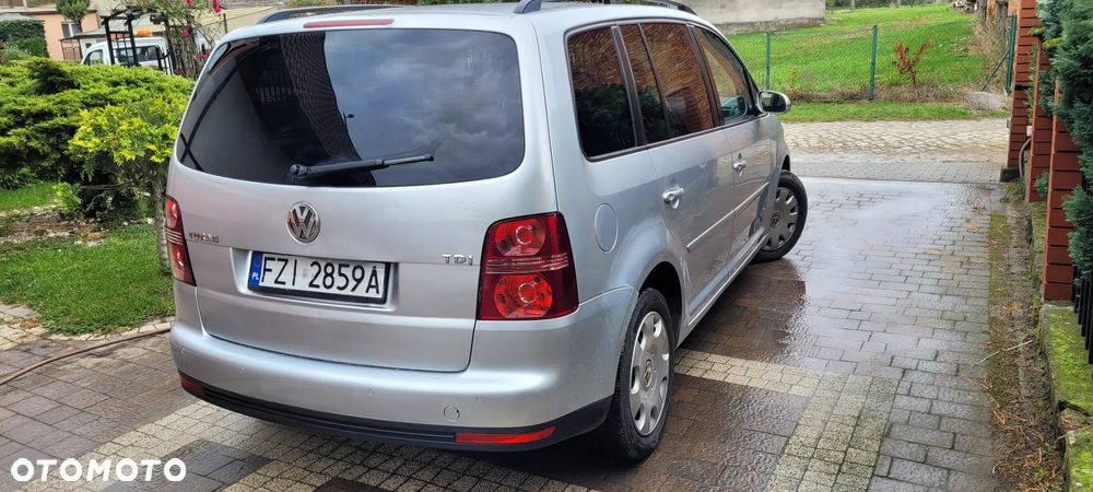 Volkswagen Touran 1.9 TDI DPF DSG Trendline - 4