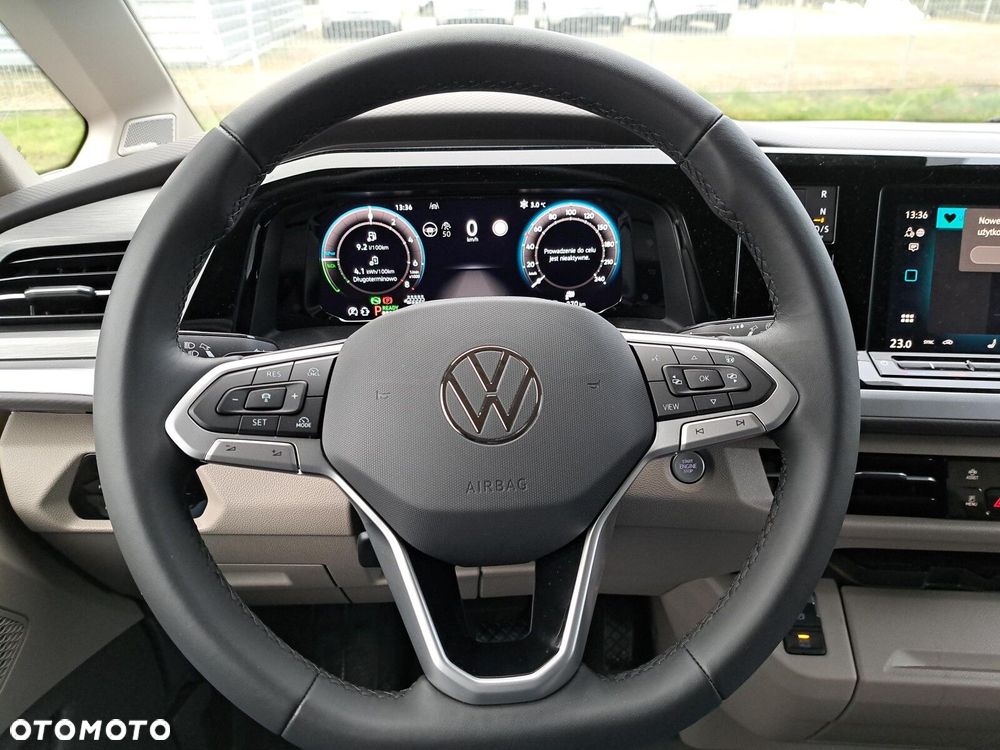 Volkswagen Multivan - 11