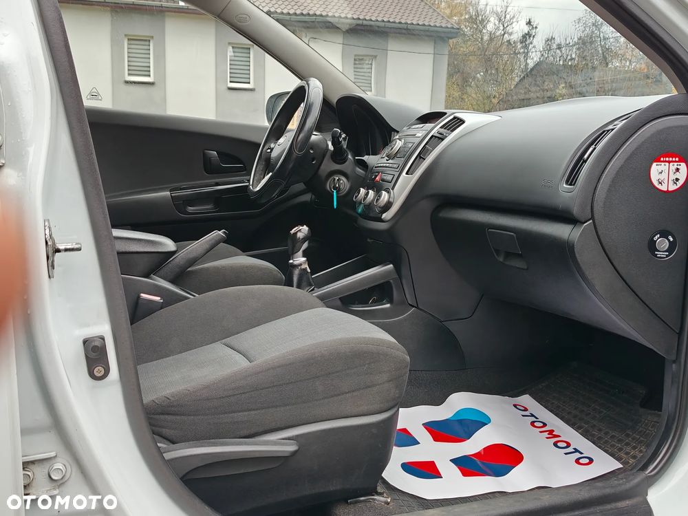 Kia Ceed 1.6 CRDi 90 ISG Spirit - 18