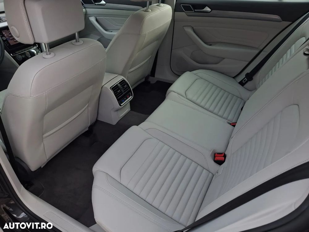 Volkswagen Passat Variant 2.0 TDI SCR DSG 4Motion Business - 15