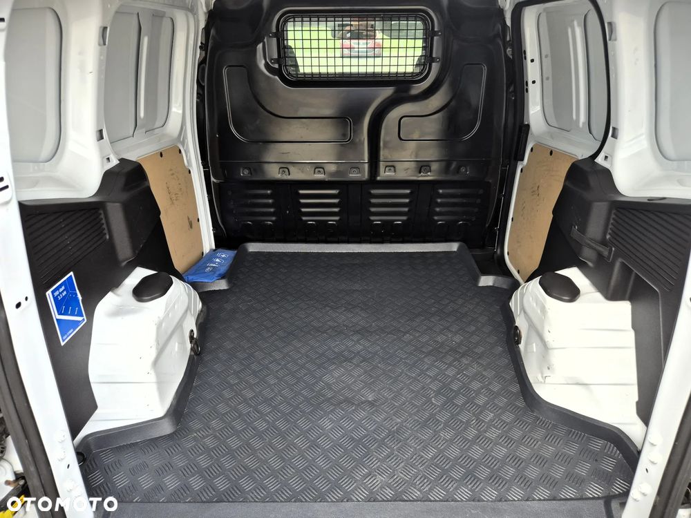 Ford Transit Courier - 27