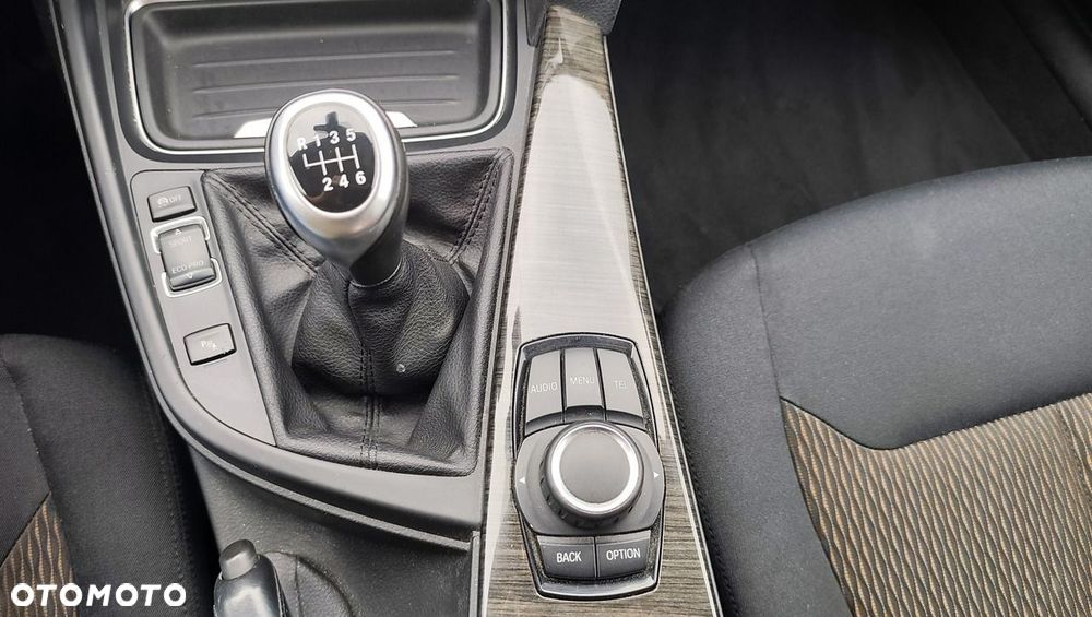 BMW Seria 3 320d Luxury Line - 22