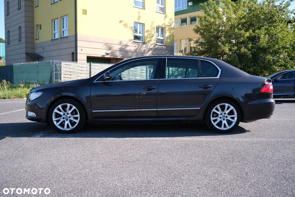 Skoda Superb 2.0 TDI Elegance DSG - 6