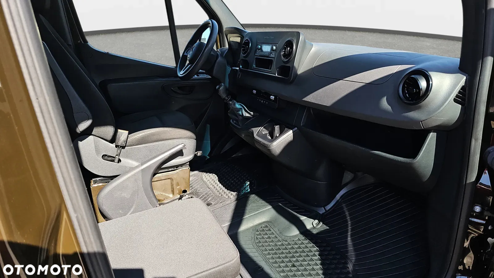Mercedes-Benz Sprinter - 12