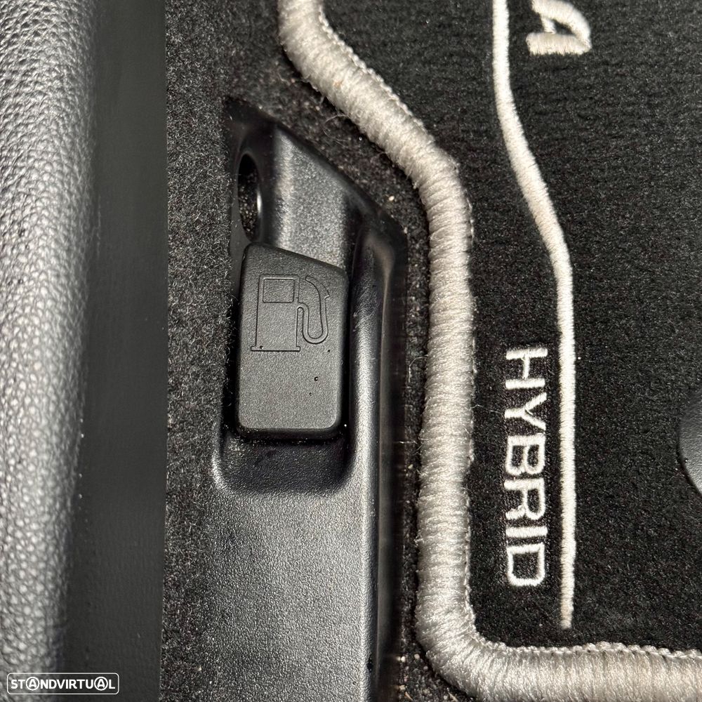 Toyota Corolla 1.8 Hybrid Exclusive - 19