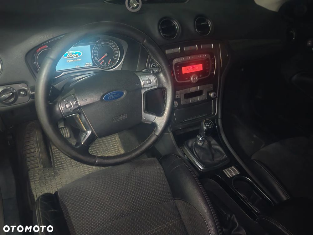 Ford Mondeo - 26