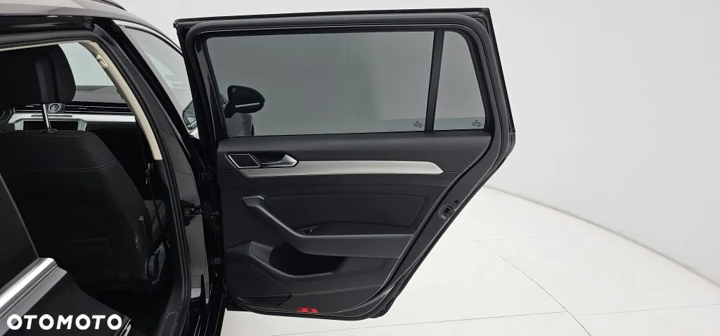 Volkswagen Passat - 13