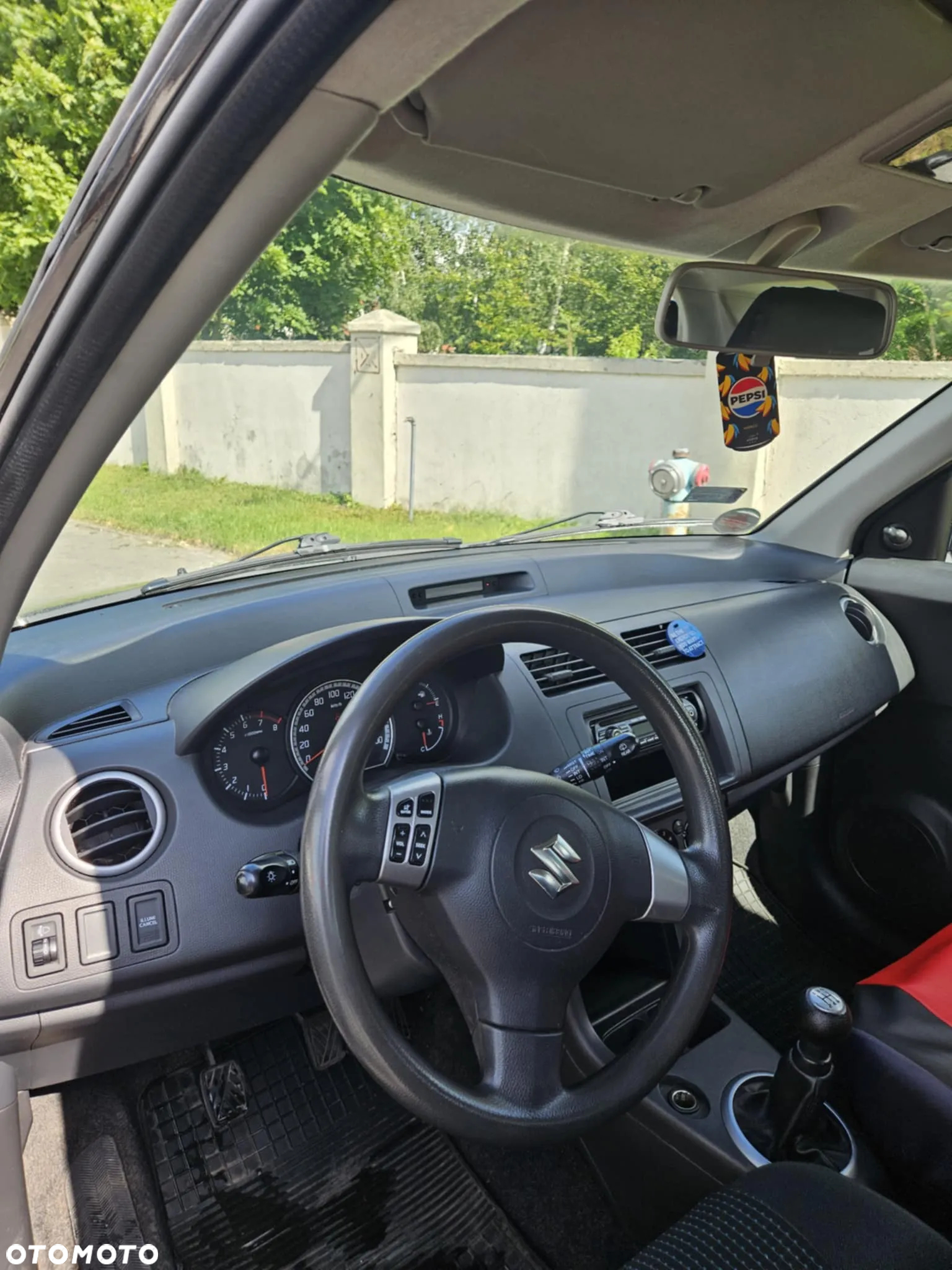 Suzuki Swift 1.3 Club - 4