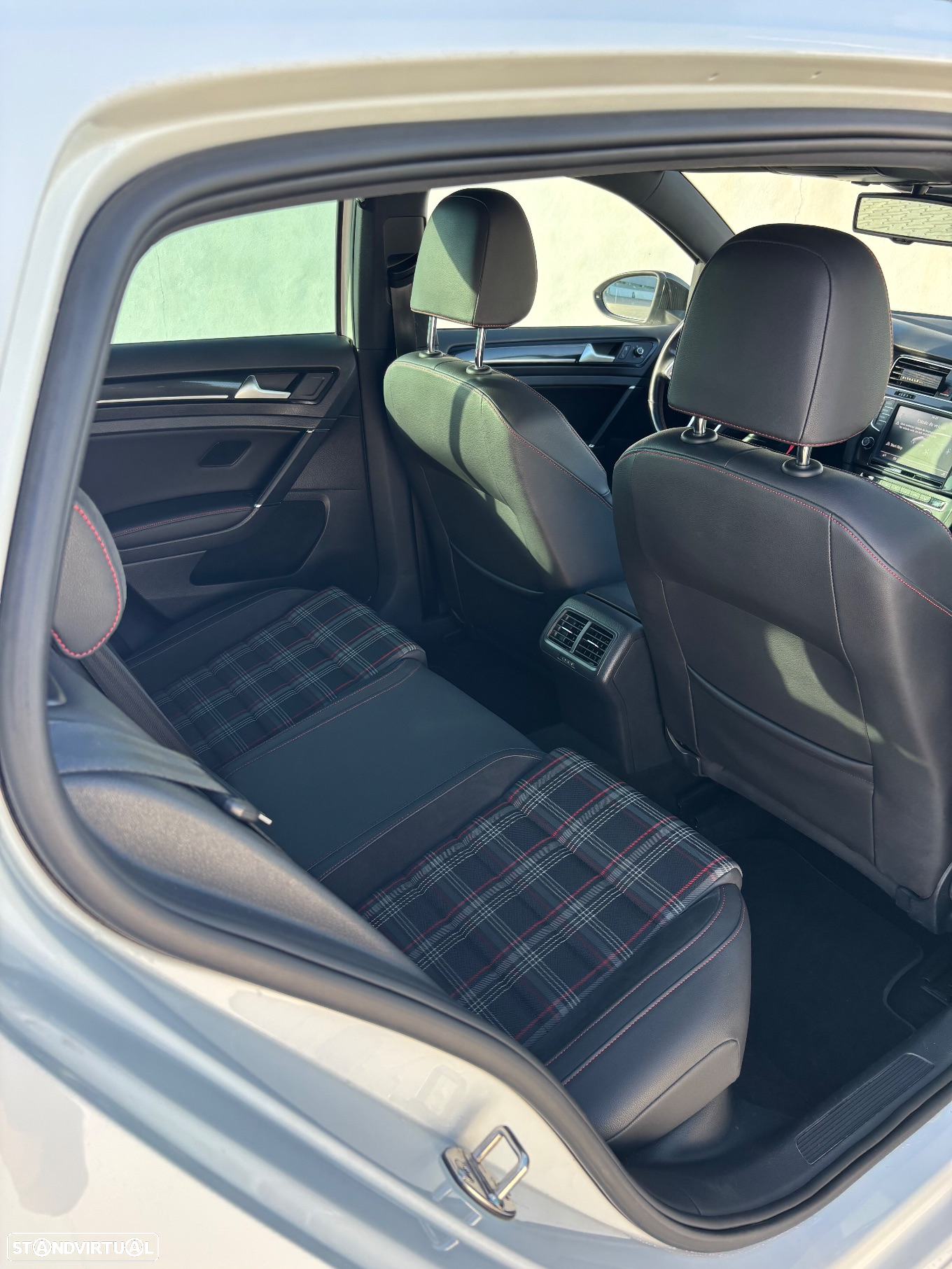 VW Golf 2.0 TSi GTi Performance - 11