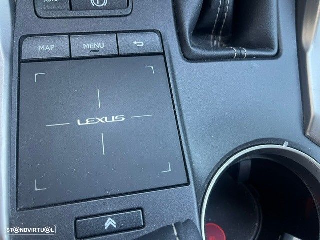 Lexus NX 300h Executive+ - 25