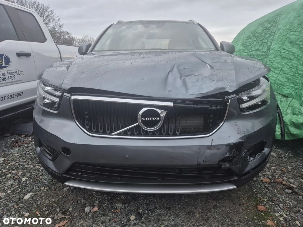 Volvo XC 40 T5 AWD Geartronic Momentum - 2