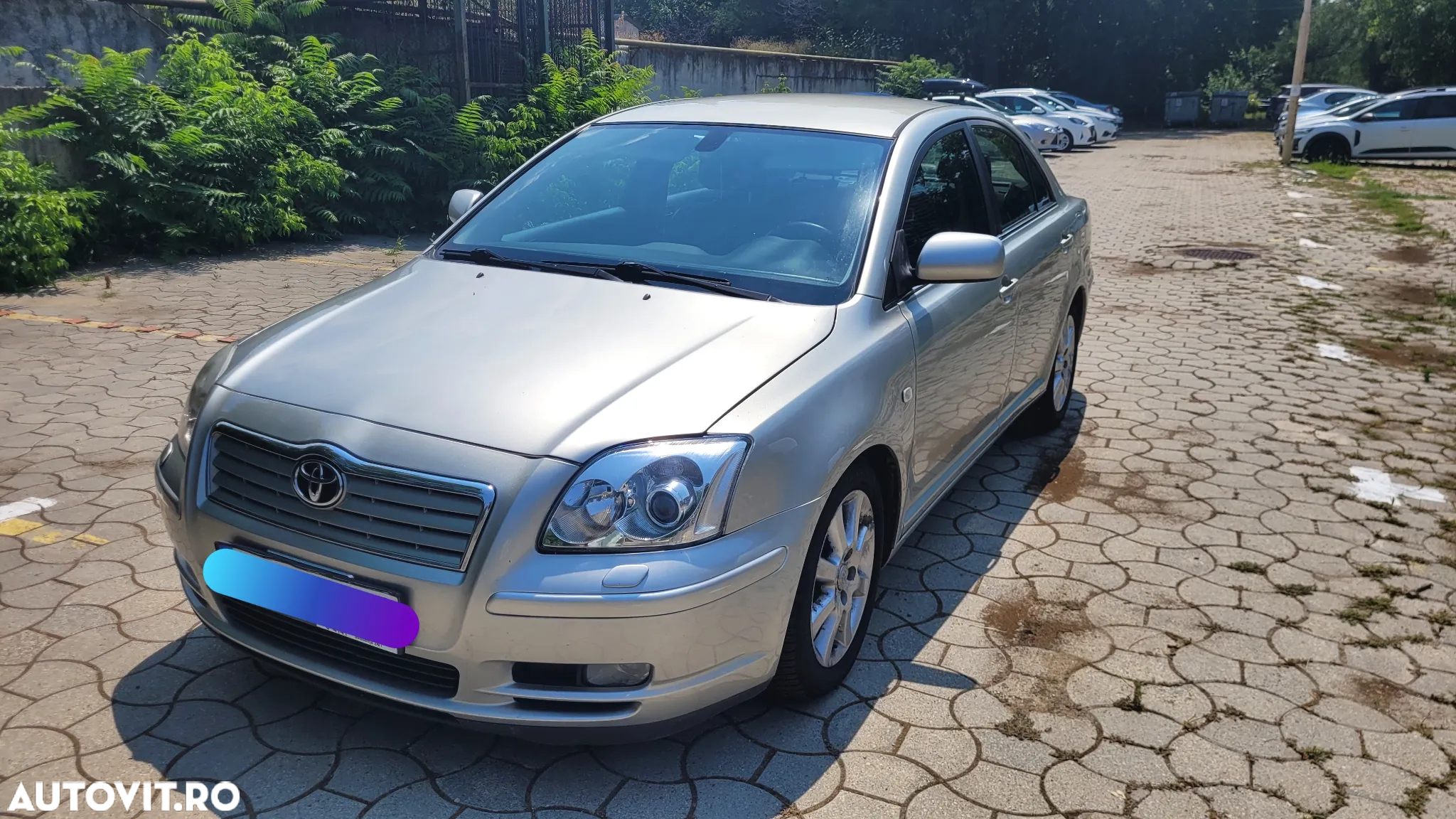 Toyota Avensis 2.2 D-4D Sedan Sol - 2
