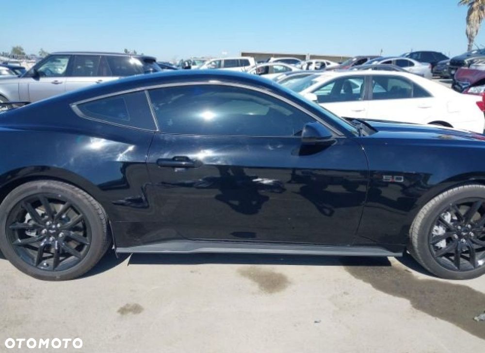 Ford Mustang - 8