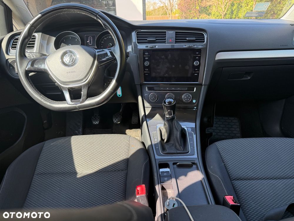 Volkswagen Golf - 11