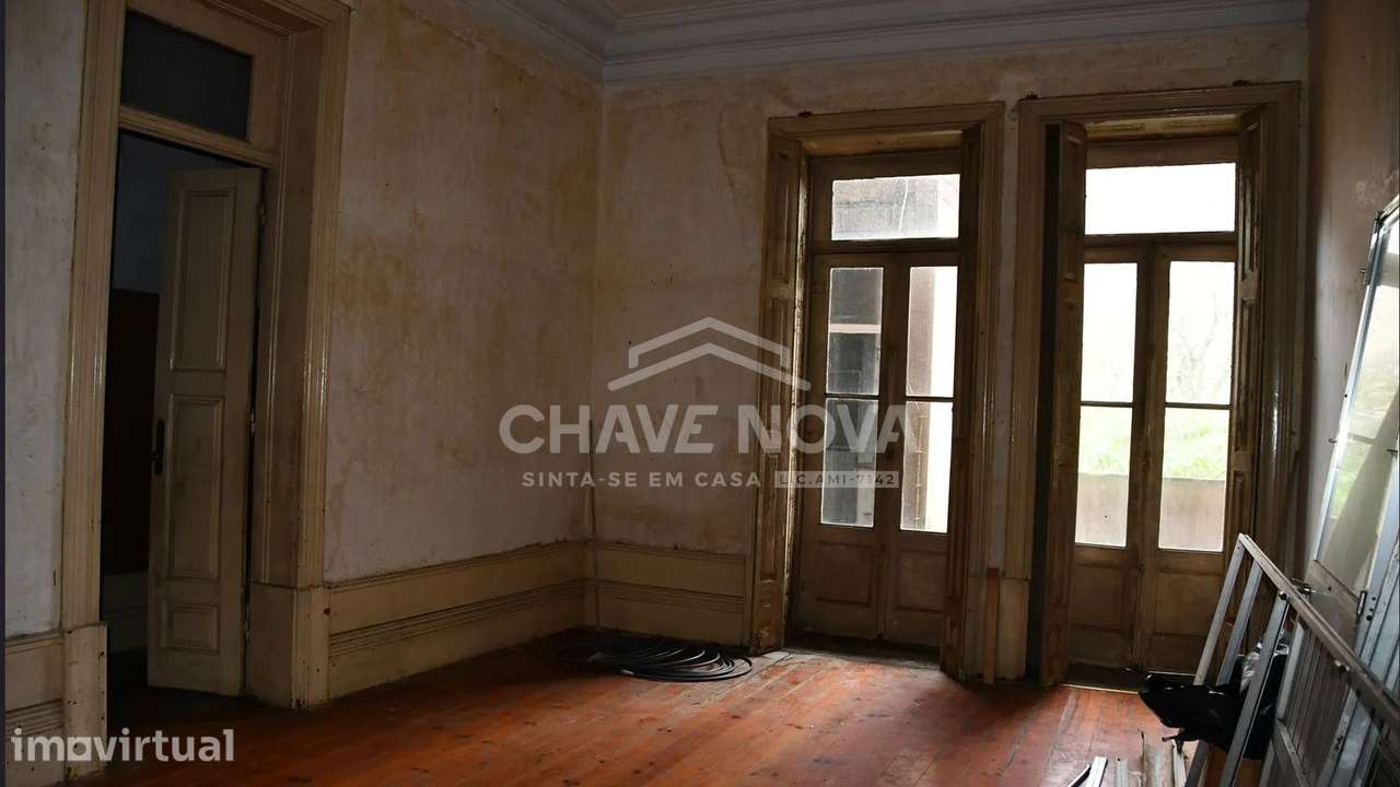 Prédio p/ Recuperar c/ Projeto Aprovado, na Baixa do Porto - Grande imagem: 5/25