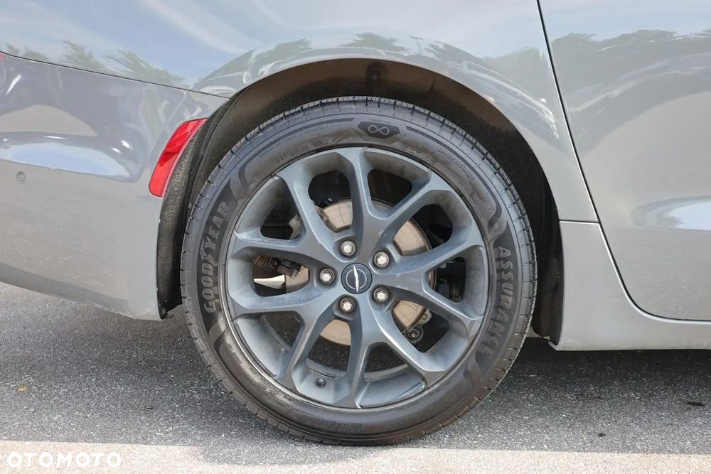 Chrysler Pacifica - 6