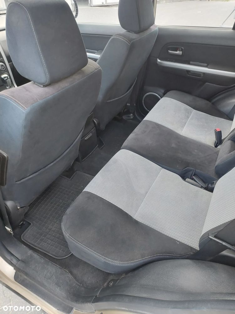 Suzuki Grand Vitara 2.0 - 10