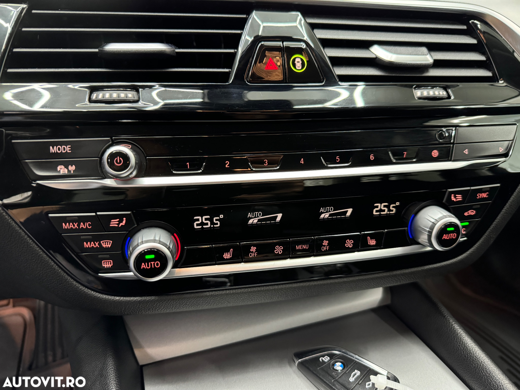 BMW Seria 5 530i xDrive AT MHEV - 25