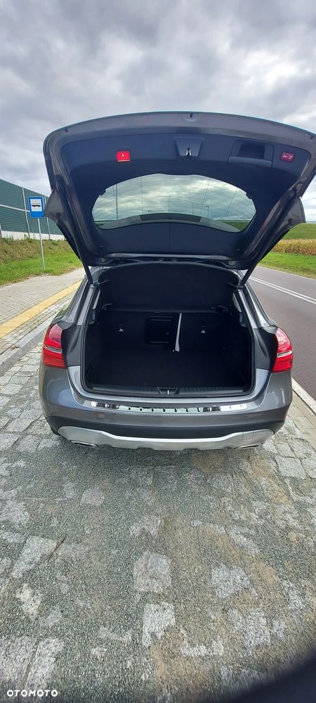 Mercedes-Benz GLA 250 4Matic 7G-DCT UrbanStyle Edition - 18