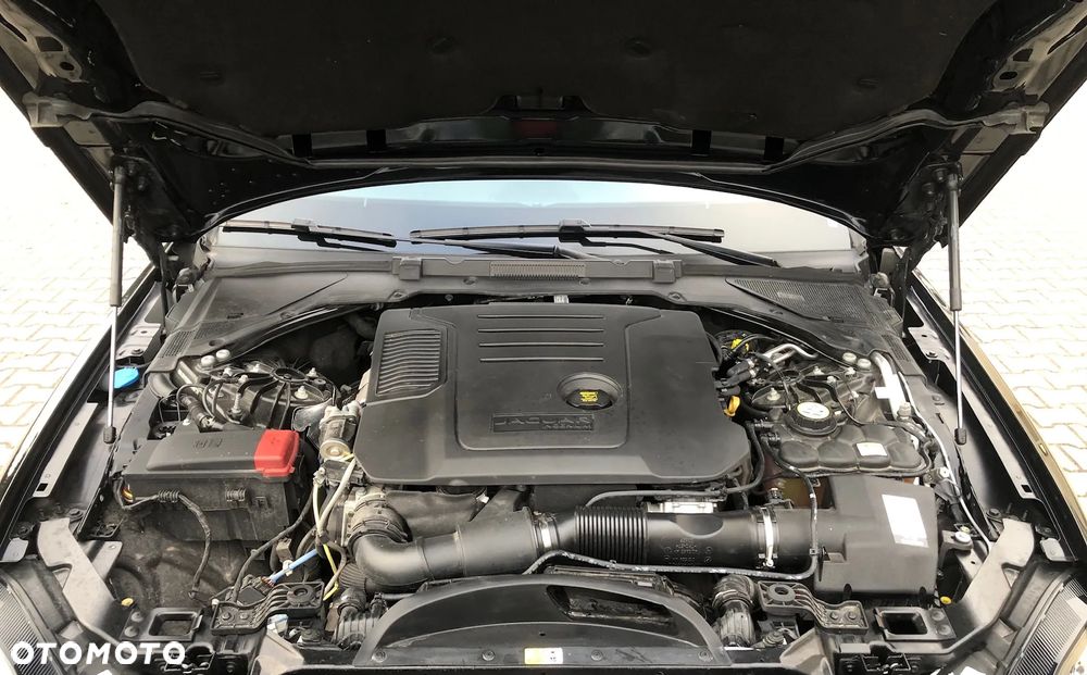 Jaguar XF 2.0 D200 mHEV AWD R-Dynamic S - 17
