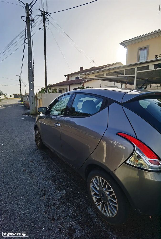 Lancia Ypsilon 1.3 M-jet S&S Silver - 3