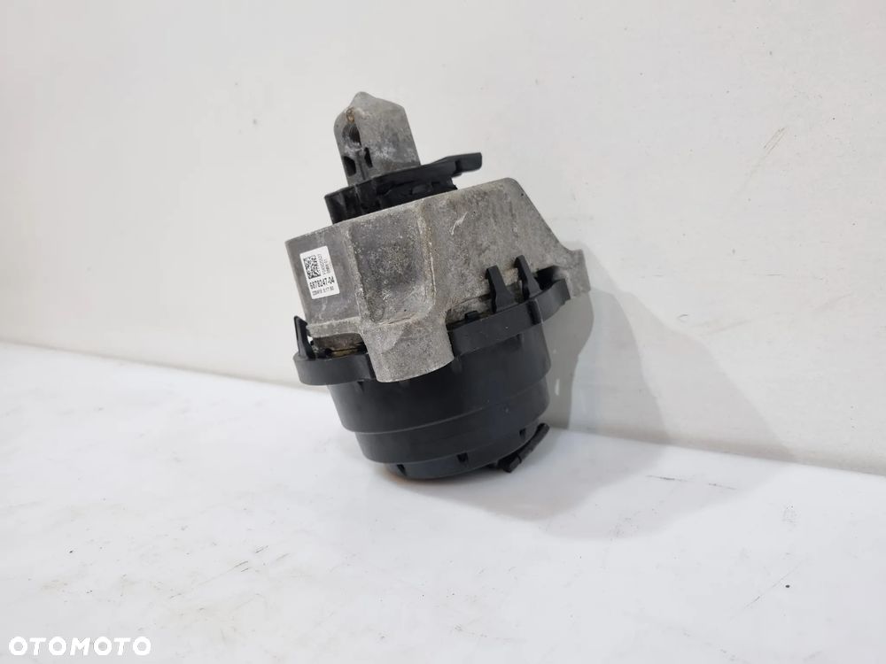 BMW G01 G02 G05 G06 G07 G11 G14 G15 G20 G30 G31 G32 PODUSZKA SILNIKA LEWA 6878247 - 2