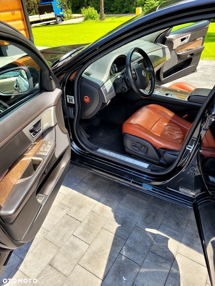 Jaguar XF 4.2 Super V8 - 14