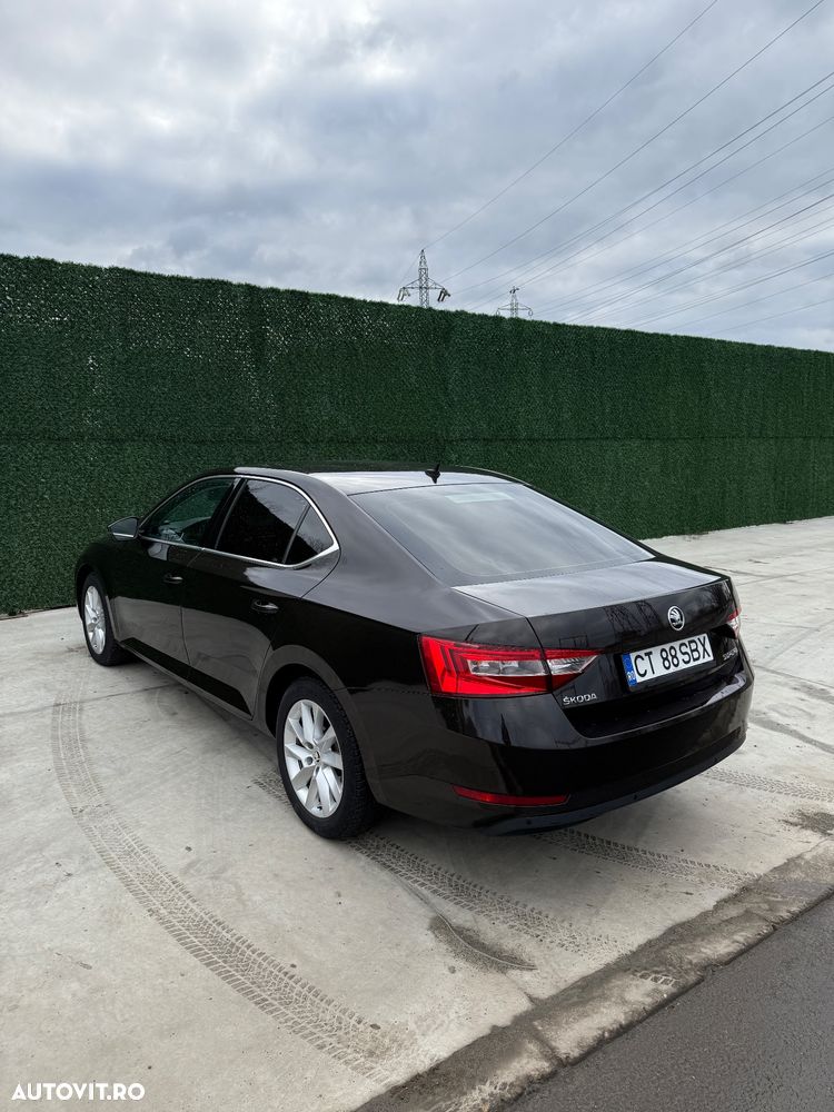 Skoda Superb 2.0 TDI DSG Ambition - 4