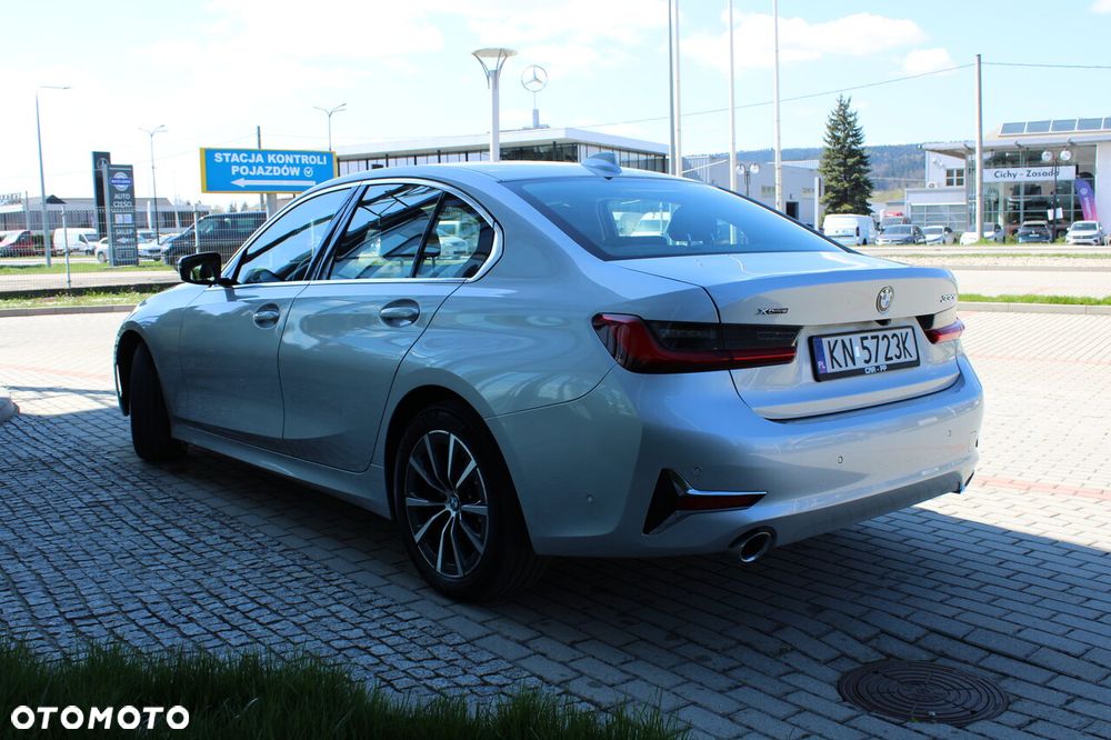 BMW Seria 3 330i Sport Line - 11
