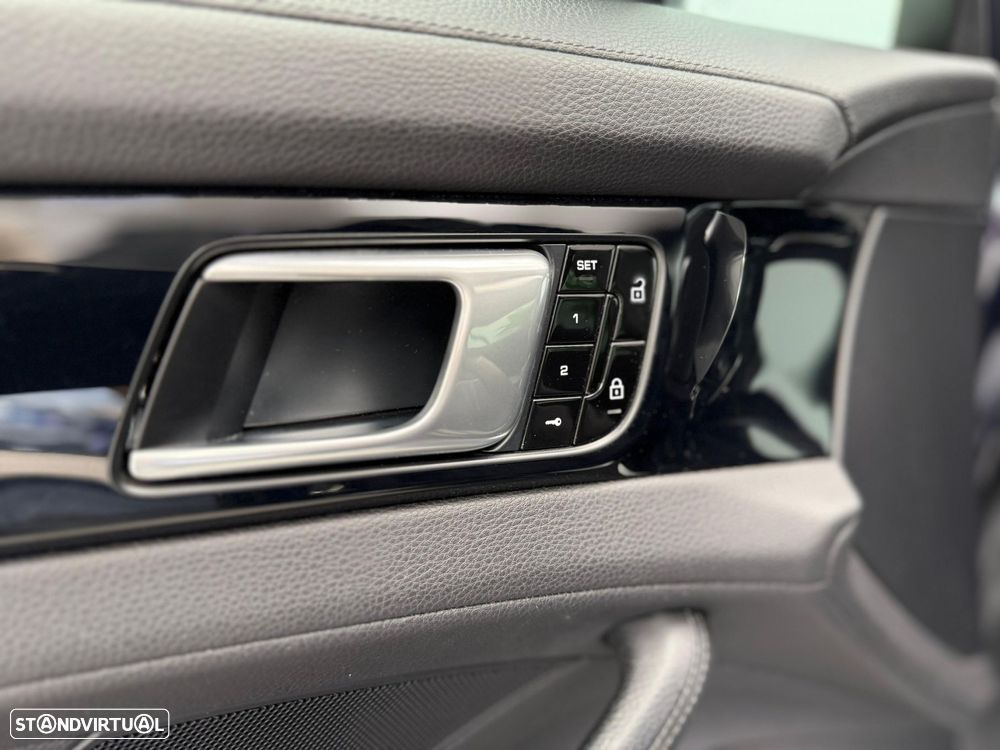 Porsche Panamera Sport Turismo 4 E-Hybrid - 21
