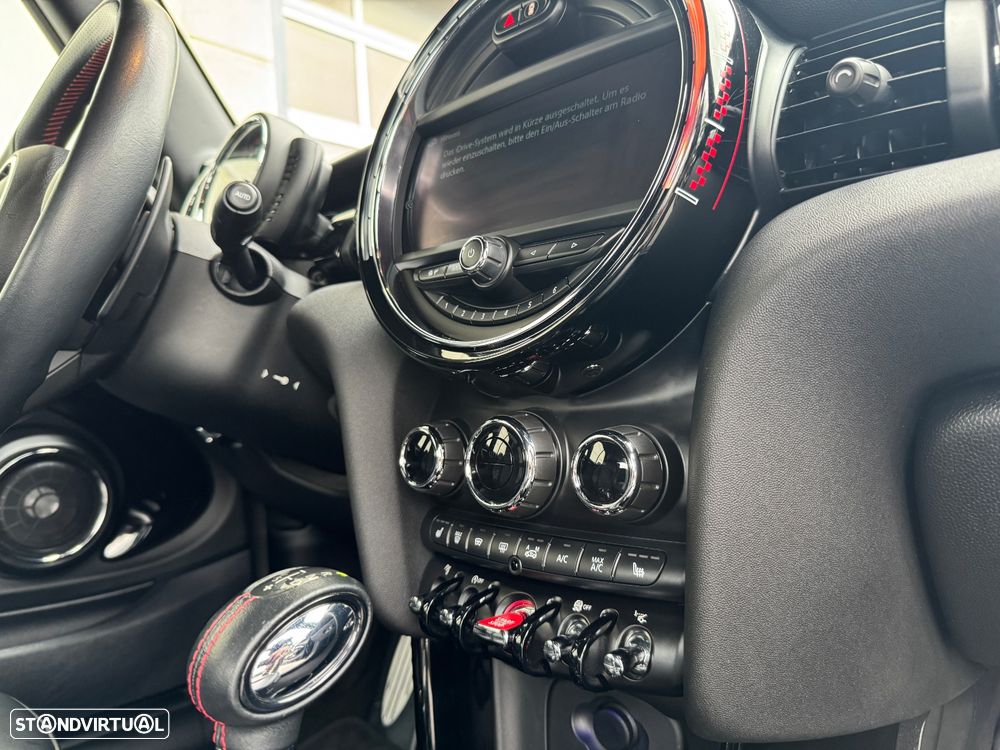 MINI Cabrio John Cooper Works Auto Desportiva - 36