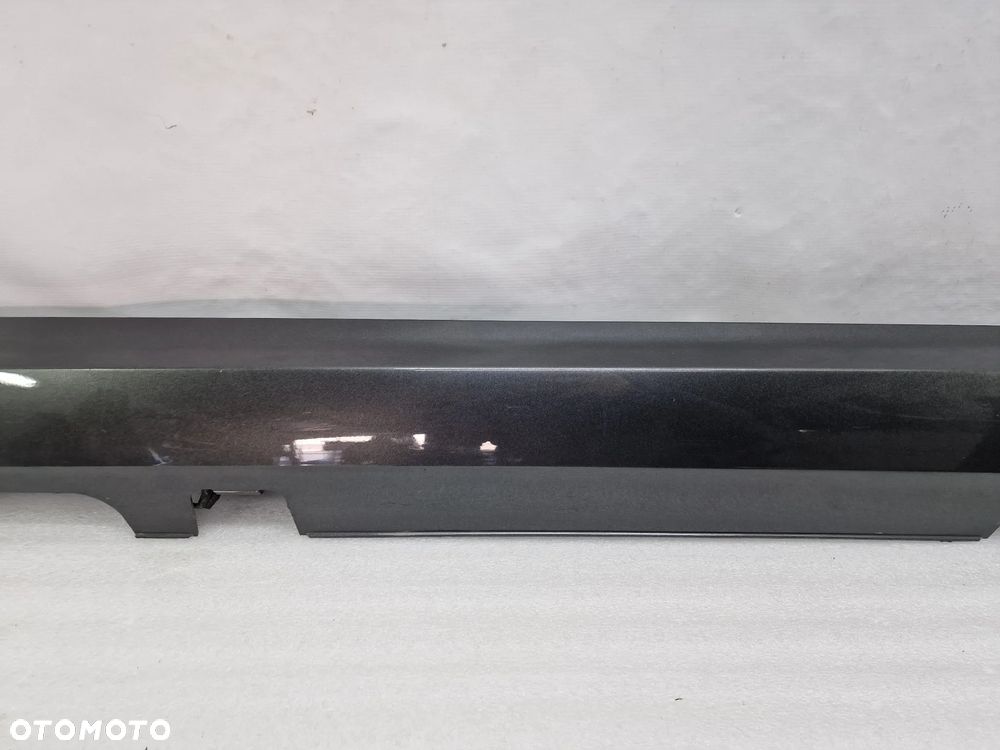 FORD FIESTA MK8 ST-LINE 17- LEWA LISTWA PROGOWA / NAKŁADKA PROGU , KOLOR SZARY METALIK ( GRAFITOWY ) , NR H1BJ-A10155-BW , NR AUKCJI PR452 - 3