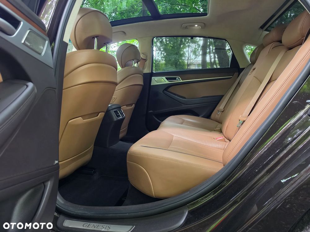 Hyundai Genesis 3.8 V6 GDI - 15