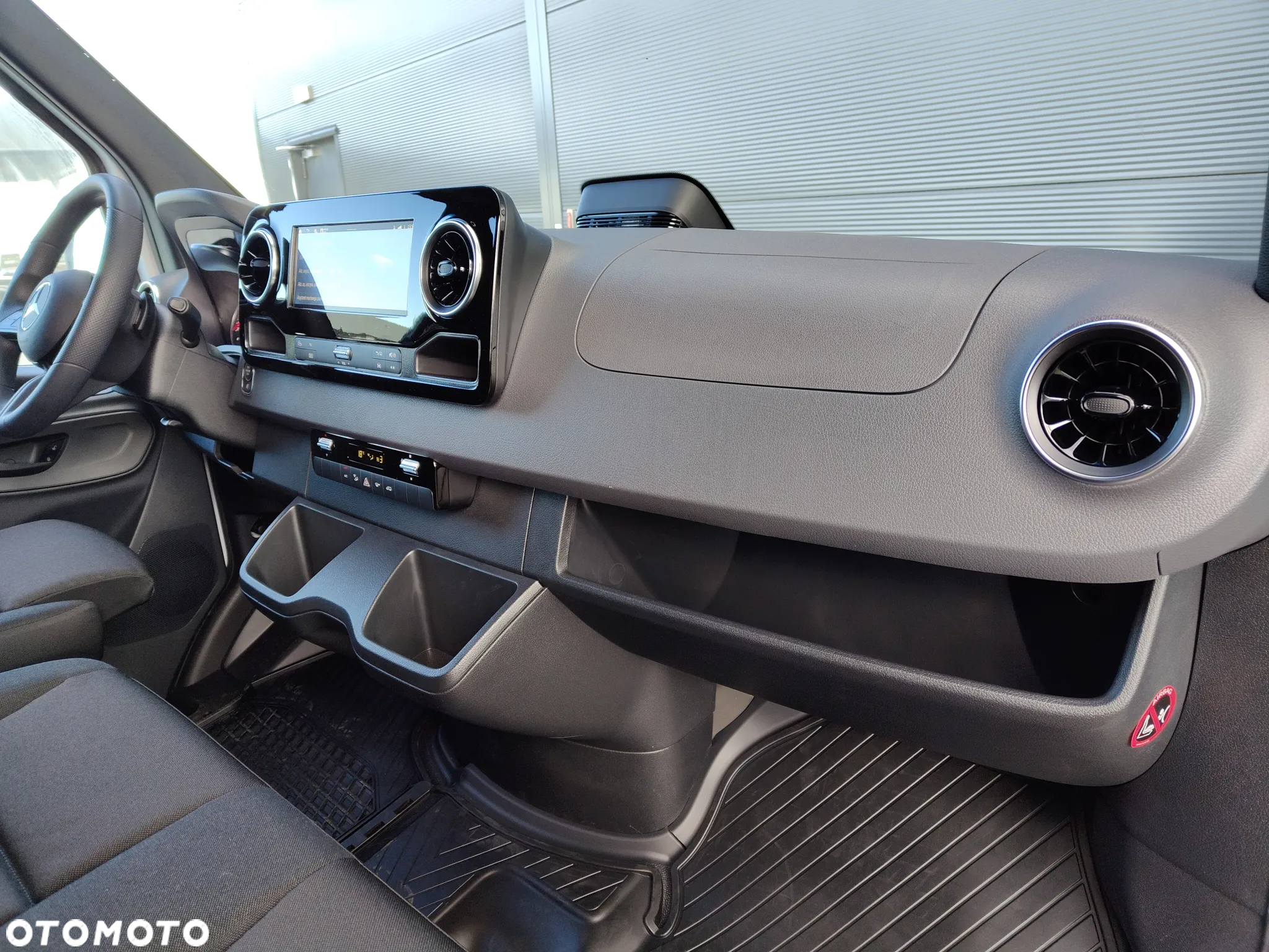 Mercedes-Benz Sprinter - 14