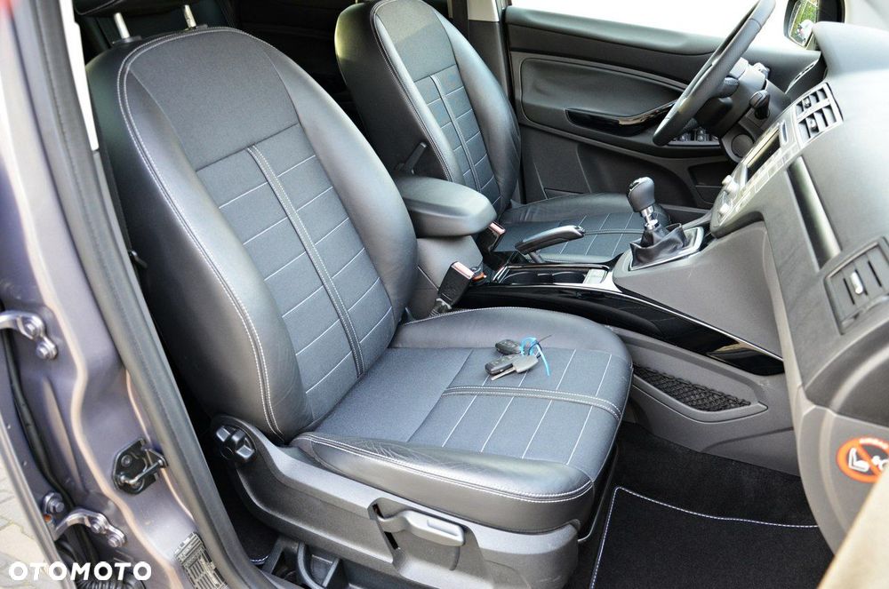 Ford Kuga 2.0 TDCi 2x4 Titanium - 38