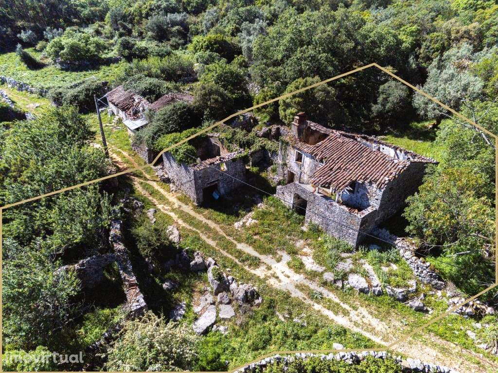 Ruina em pedra para reconstruir - S. Bento, Porto de Mós - Grande imagem: 3/10
