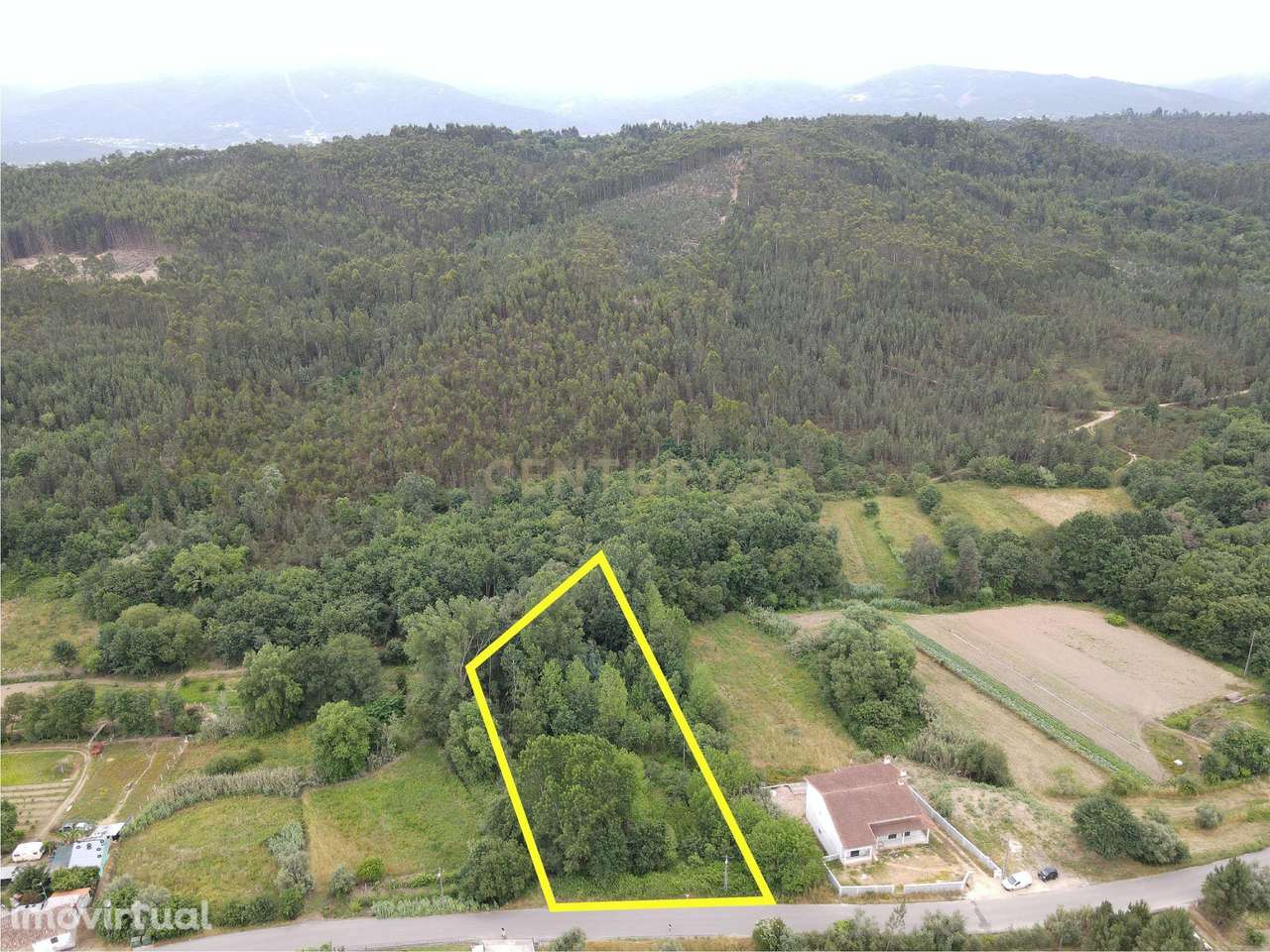 Terreno com projeto de moradia aprovado. Boas acessibilidades - Grande imagem: 3/8