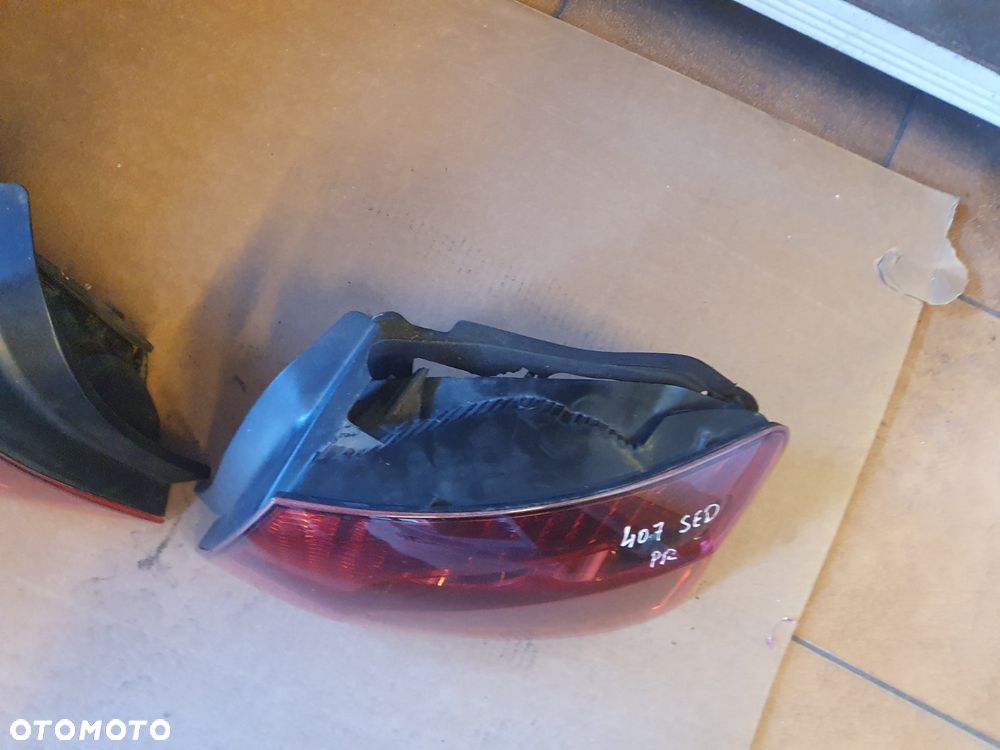 LAMPA L/P TYŁ PEUGEOT 407 SEDAN - 6