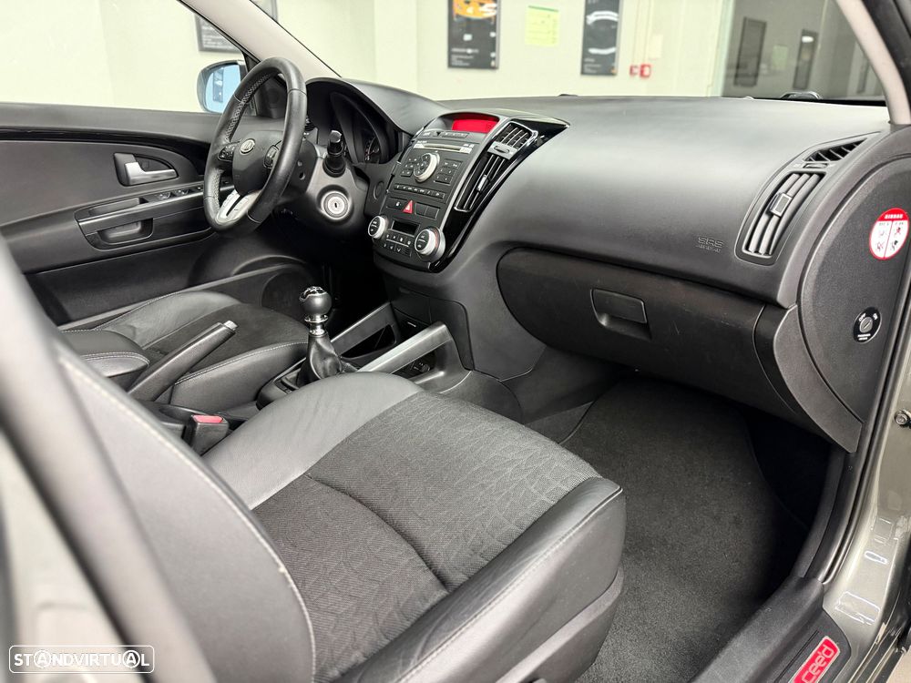 Kia Ceed SW 1.6 CRDi TX ISG - 19