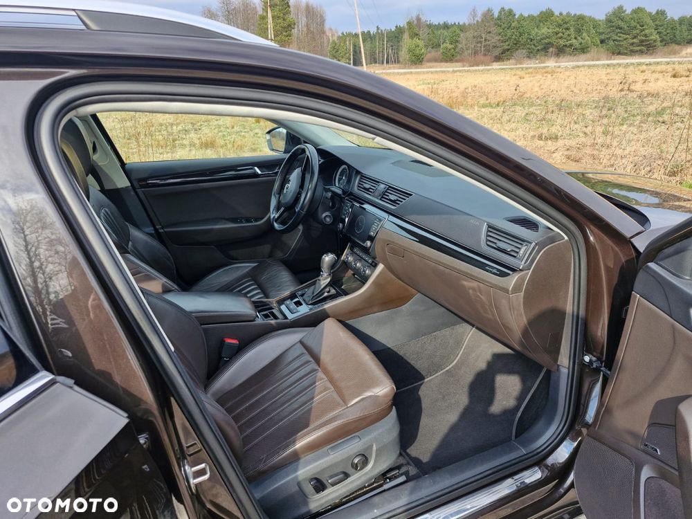 Skoda Superb 2.0 TDI DSG Premium Edition - 32