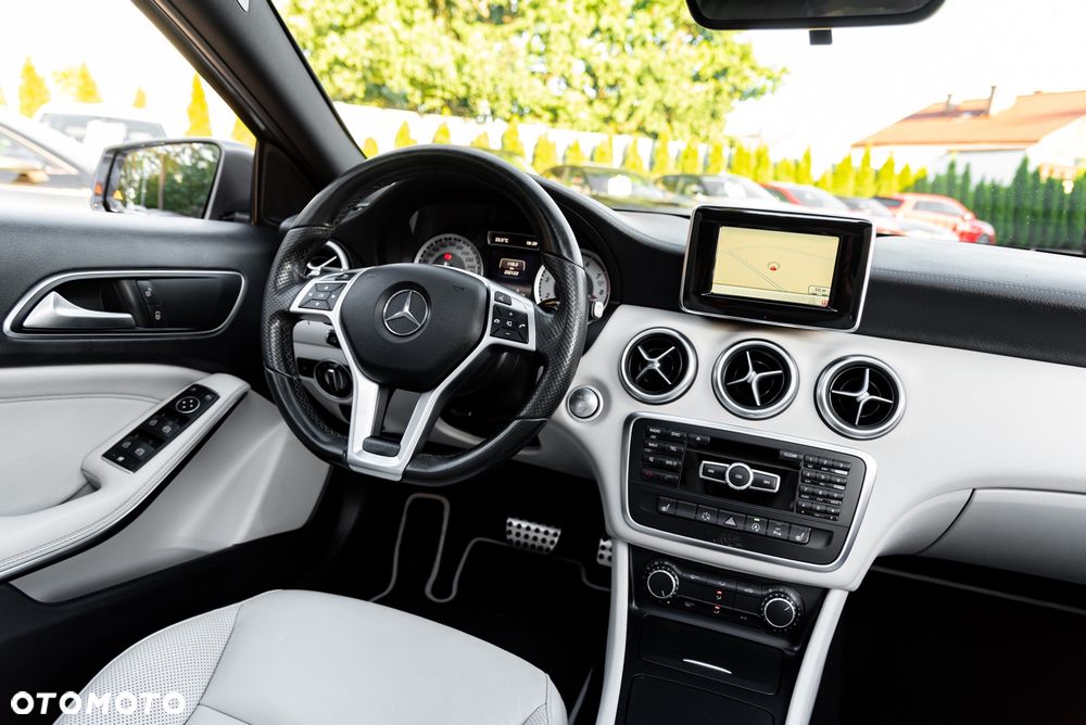 Mercedes-Benz Klasa A 250 4Matic 7G-DCT AMG Line - 27