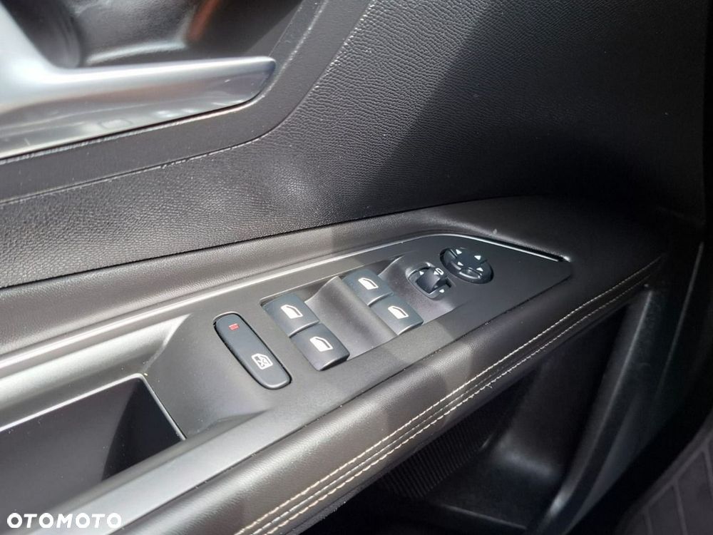 Peugeot 3008 PureTech 130 Stop & Start GPF Allure - 37
