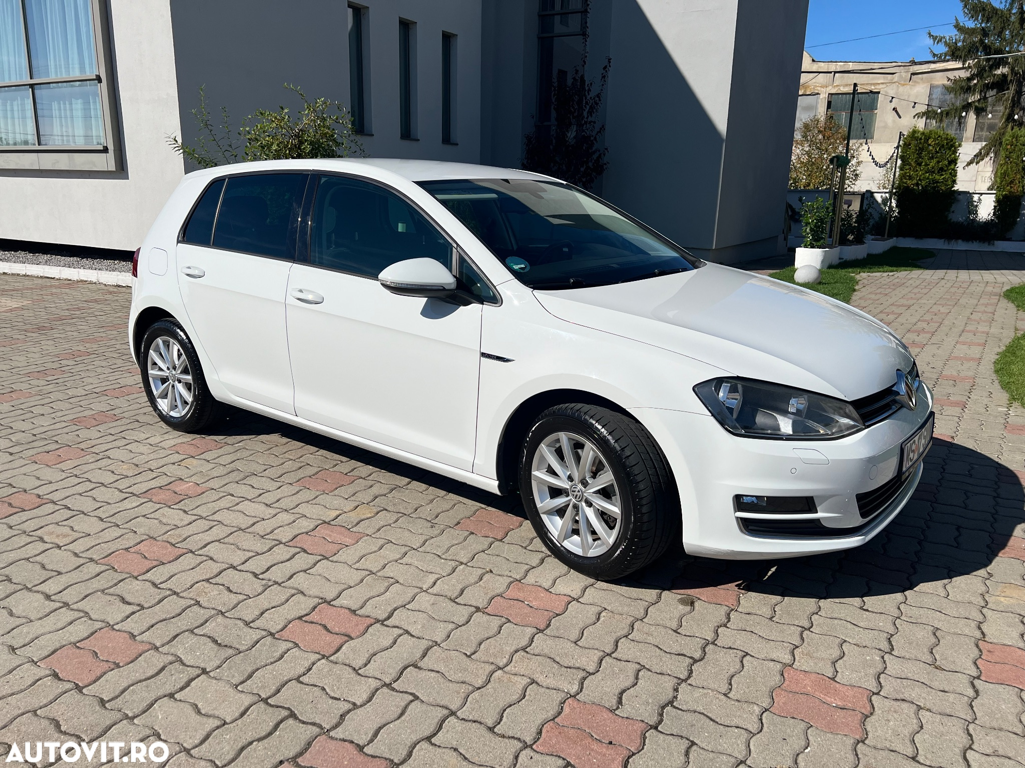Volkswagen Golf 1.6 TDI BlueMotion Technology Lounge - 6
